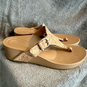 Aetrex Tan Sandals Minimalist Thong Design